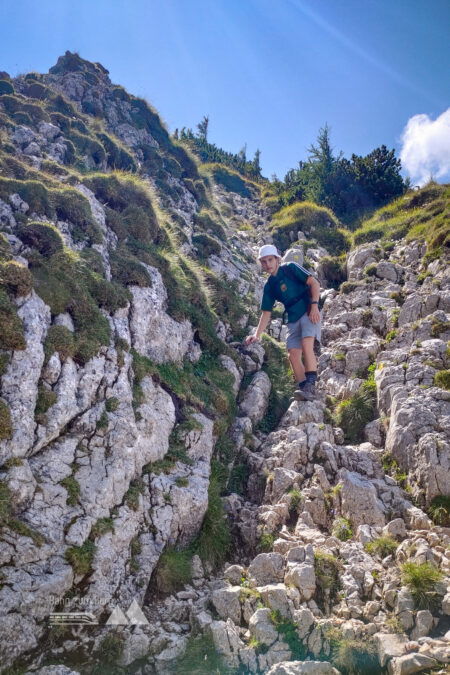 Abstieg am Fadensteig; Blick zurück vom Almreserlhaus auf die Fadenwände. Fotos: Simon Widy