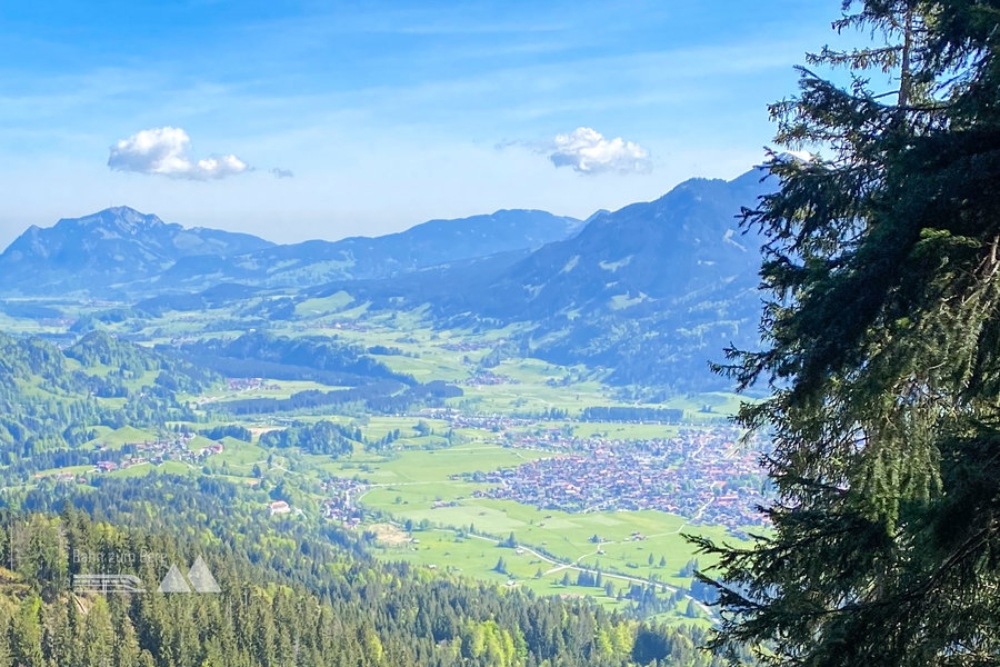 Blick auf Oberstdorf und das hügelige Allgäu. Foto: POW AT