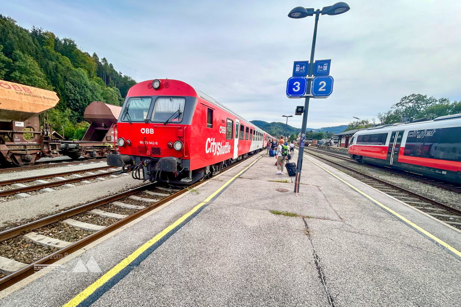 Umsteigen am Bahnhof Aspang. Foto Veronika Schöll