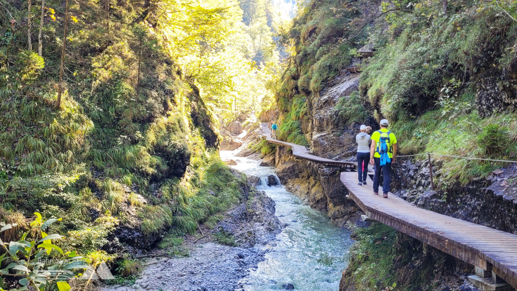 In der Griesbachklamm ist man vermutlich nie alleine unterwegs, doch verteilen sich die Wanderer recht gut auf der Strecke. Ein tolles Naturerlebnis. Foto: Konrad Gwiggner