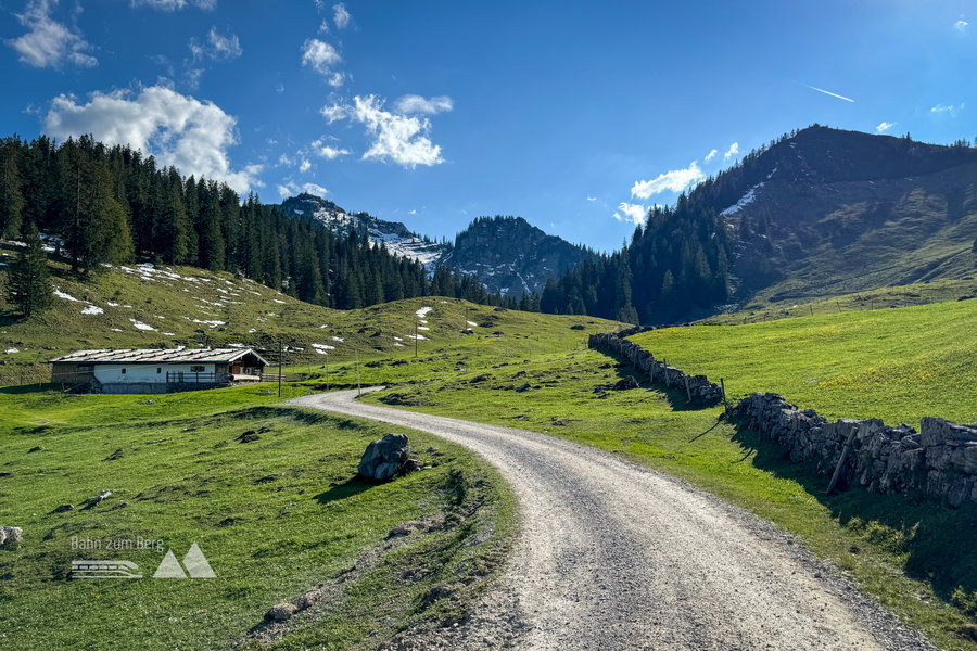 Wir nähern uns der Hütte. Foto: Bernhard Walle