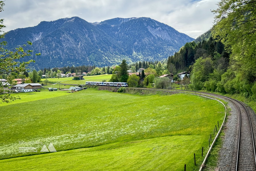 Die Bayerische Regiobahn zwischen Schliersee und Fischhausen-Neuhaus. Foto: Bernhard Walle