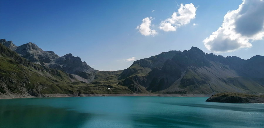 Blick auf die Südseite des Sees und die Lünersee Alpe. Foto: Norman und Lisa