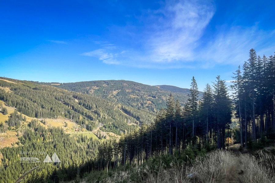 Blick ins Tal nach Mariensee. Foto: Ursula Truebswasser