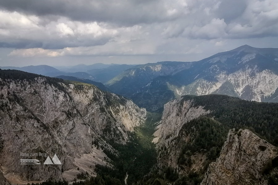 Großartige Tiefblicke bei der Höllentalaussicht. Foto: Sarah Pallauf