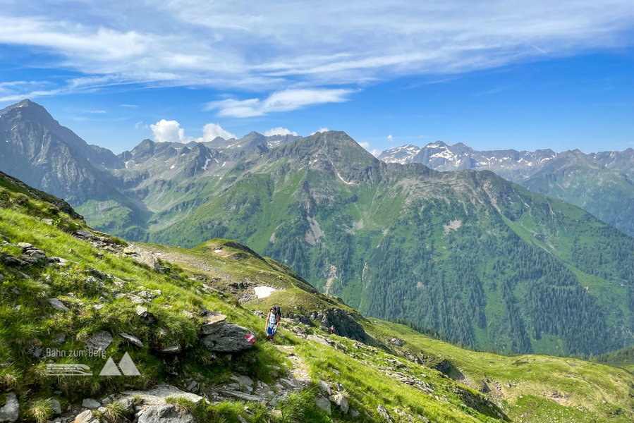 Im Aufstieg zur Neualmscharte mit Blick auf den schon zurückgelegten Weg. Foto: POW AT
