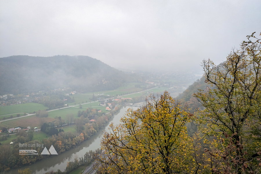 Blick nach Südosten Richtung Andritz und St. Veit. Der Kirchturm ist in der Bildmitte nebelbedingt schwer zu erkennen. Foto: Anna, POW AT