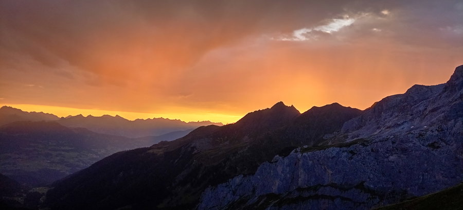 Sonnenaufgang im Rätikon. Foto: Norman und Lisa