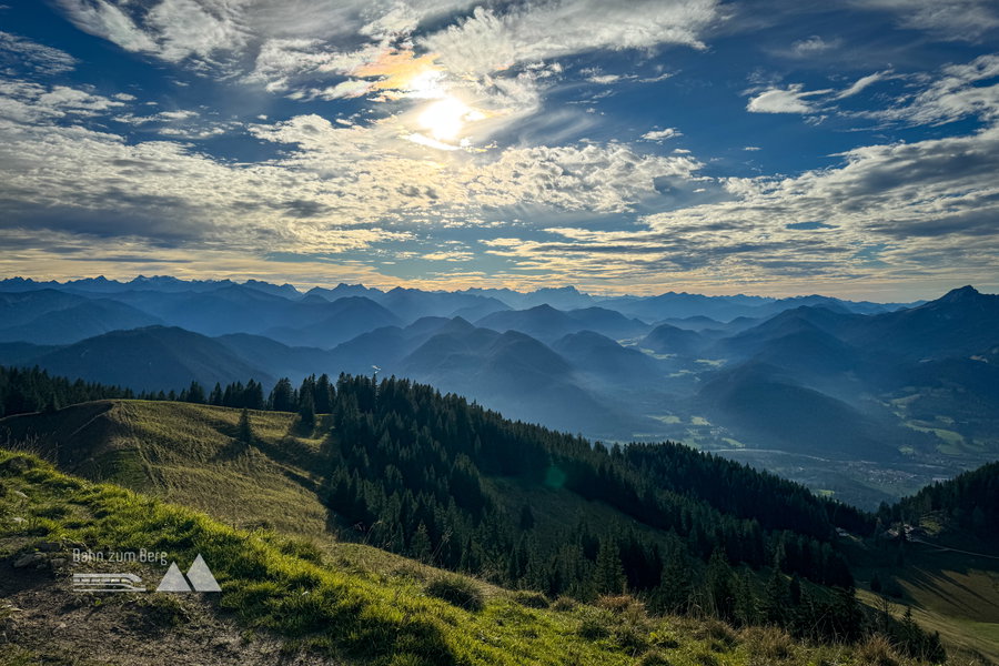 Blick nach Südwesten in die Berge; Foto: Bernhard Walle