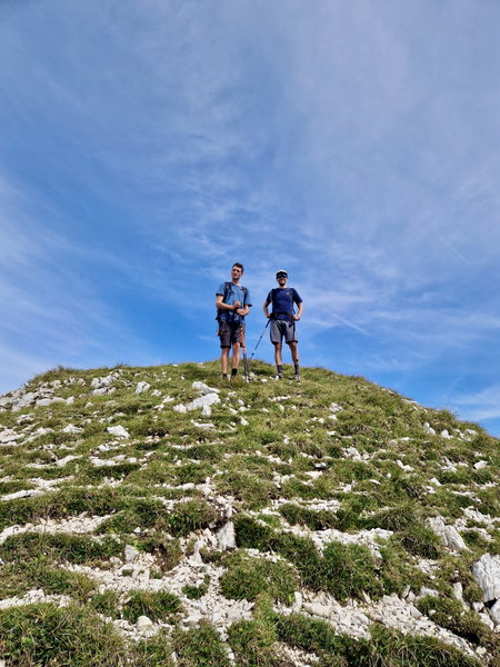 An der Dreierspitz: Nur noch kurz die Aussicht genießen und los geht’s zur Krapfenkarspitze. Fotos: Nico Zander