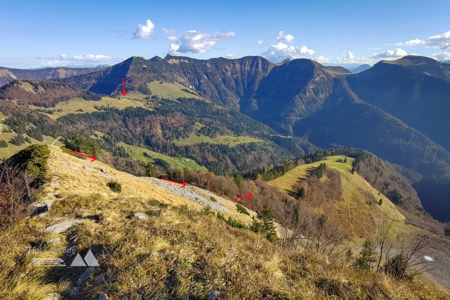 Weglos zur Gugelan Alm; hinten die Bergalm, von wo unsere Räder herüberschauen. Foto: Karl Plohovich