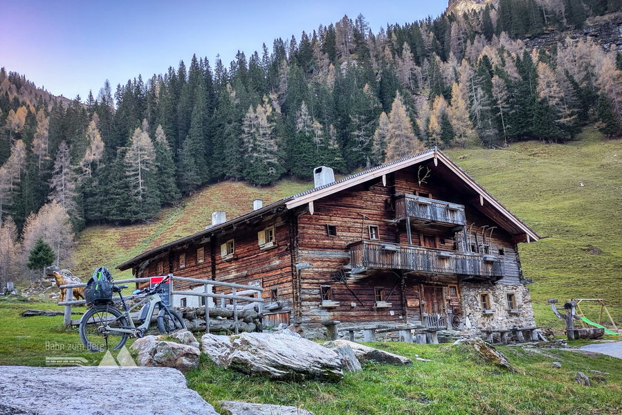 Einzigartig und voll Säumer-Geschichte – Rauriser Tauernhaus. Foto: Karl Plohovich