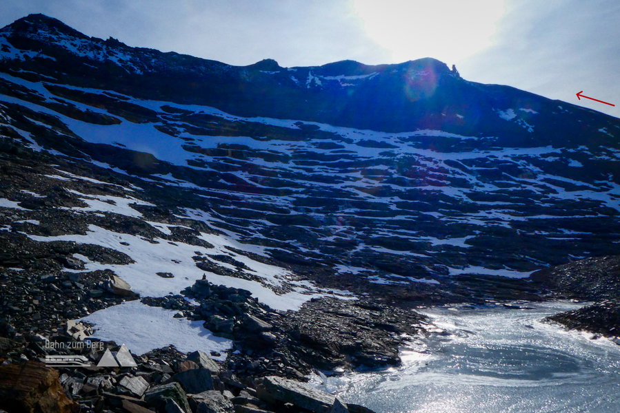 Von der Scharte zum Gipfel – und herunter zum See. Foto: Karl Plohovich