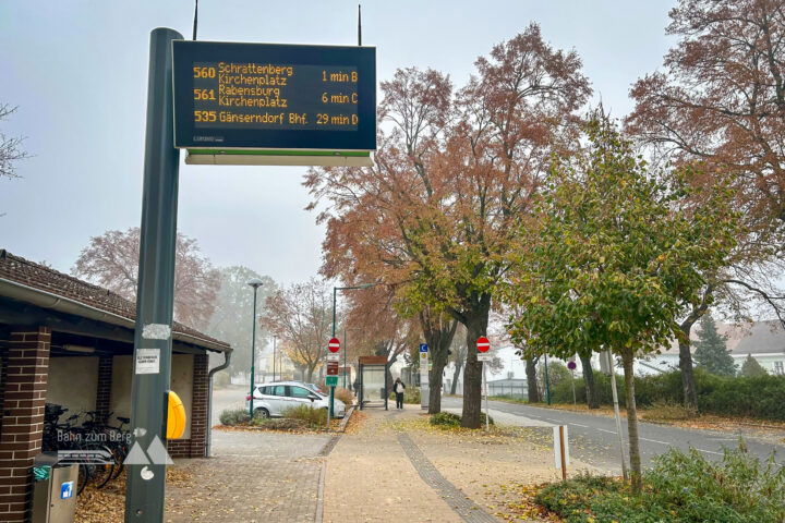 Anreise mit Bahn und Bus nach Drasenhofen. Fotos Veronika Schöll
