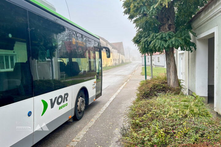 Anreise mit Bahn und Bus nach Drasenhofen. Fotos Veronika Schöll