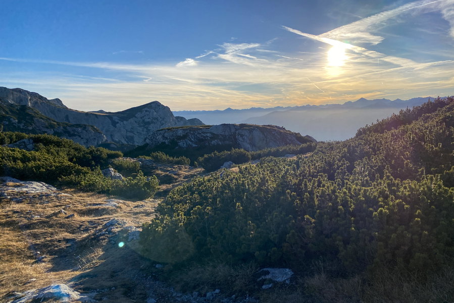 Zwischen den Latschen vorbei am Silberkarsee. Foto: Christian Heuegger-Zirm