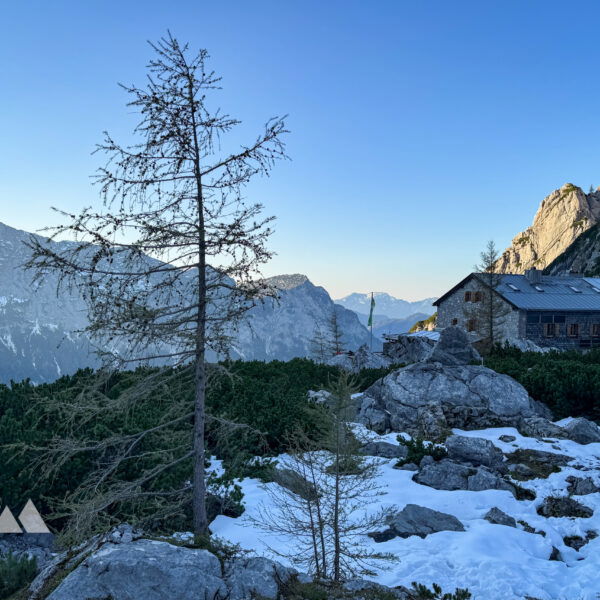 Hütte und „Nebenhütte“; Foto: Bernhard Walle