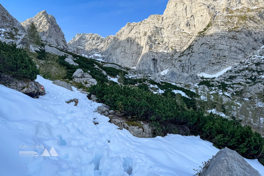 Etwas weiter oben, Blick auf den Hintersee; Foto: Bernhard Walle