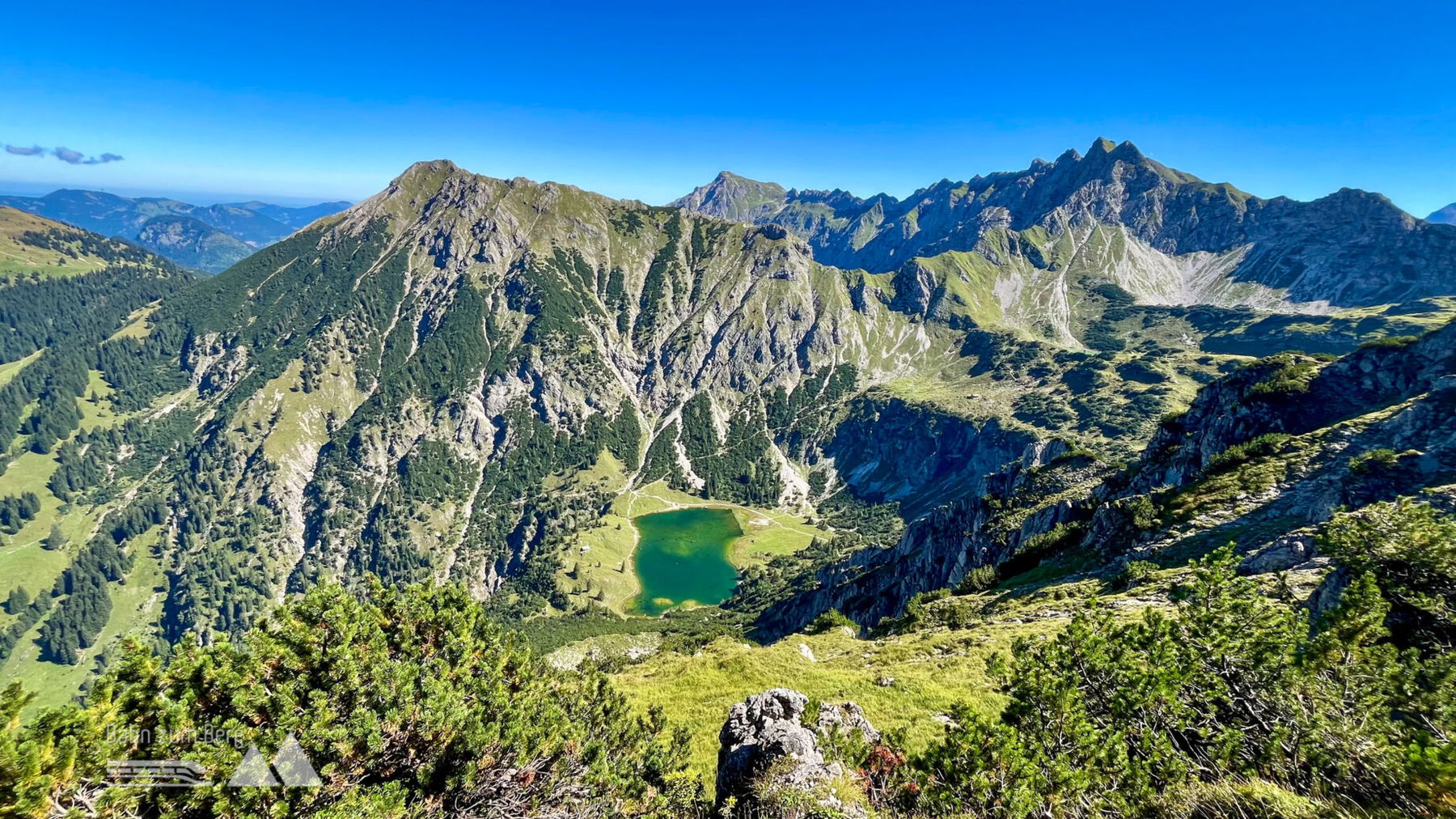 Traumhafter Ausblick auf den Unteren Gaisalpsee und die dahinterliegenden Berggipfel. Foto: Katharina Köck, POW DE
