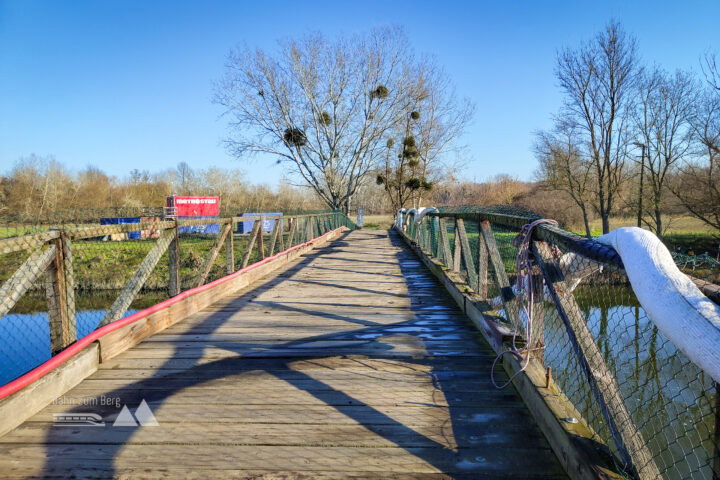 Thayabrücke, Wehr am Weg zum Schloss Pohansko. Fotos: Simon Widy