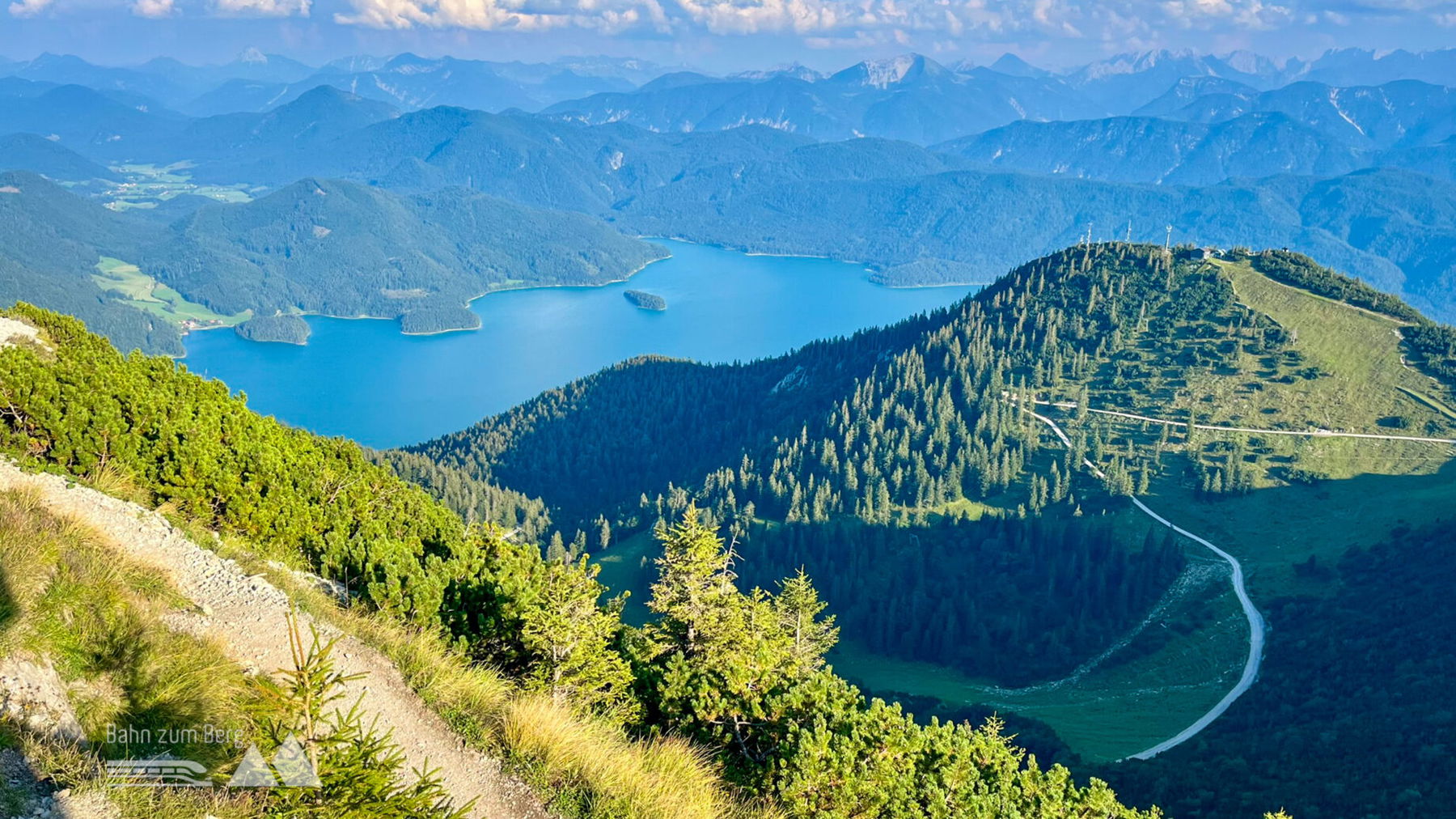 Traumhafter Blick vom Herzogstand auf den Walchensee. Foto: Fabian Lindner, POW DE