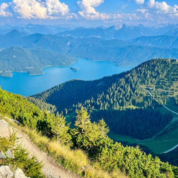 Traumhafter Blick vom Herzogstand auf den Walchensee. Foto: Fabian Lindner, POW DE