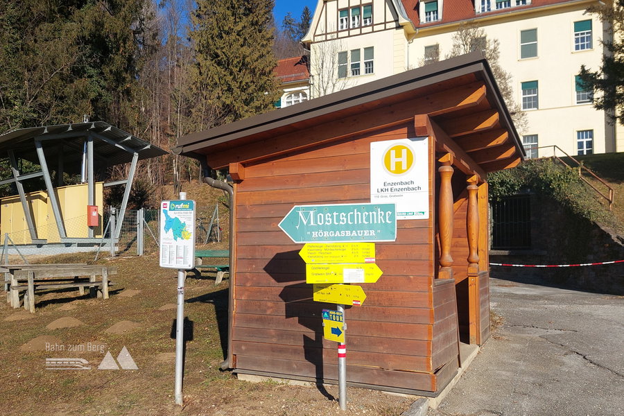 Wegweiser beim LKH Enzenbach. Foto: Alice Frischherz