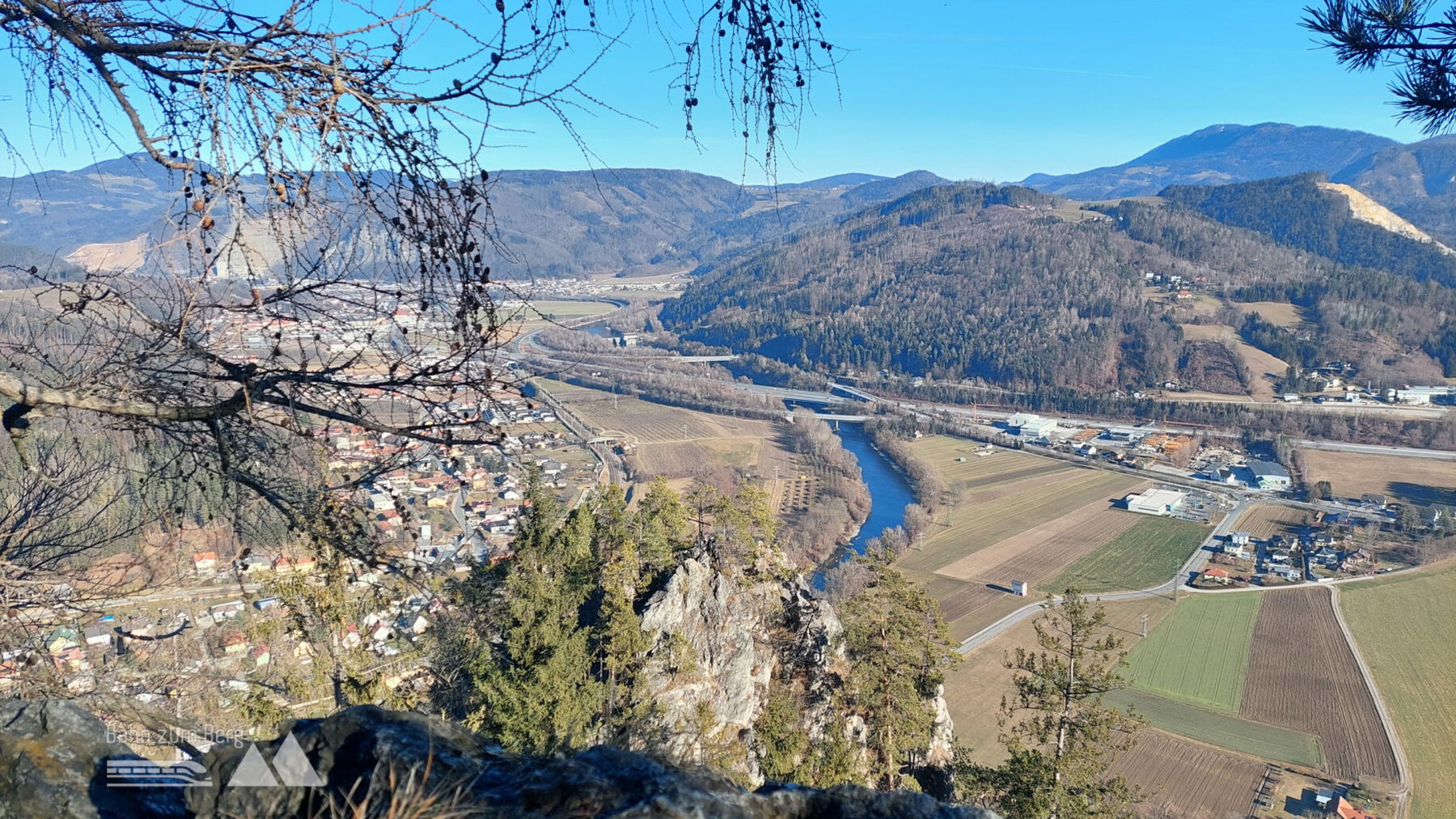 Kreuz auf Felsen. Foto: Alice Frischherz