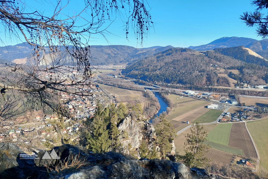 Kreuz auf Felsen. Foto: Alice Frischherz