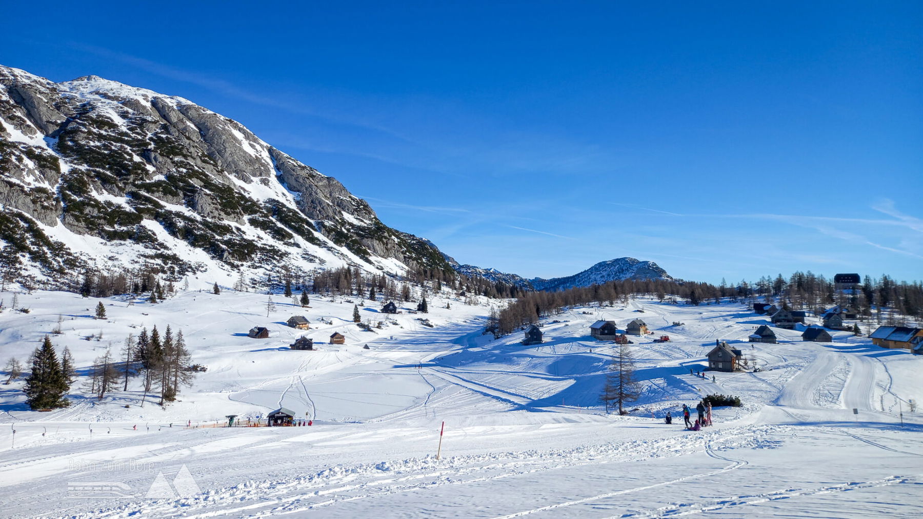 Langlaufloipe und Winterwanderweg. Links sieht man den Traweng. Foto: Martina Friesenbichler