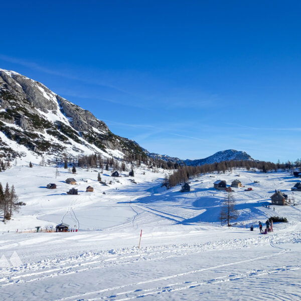 Langlaufloipe und Winterwanderweg. Links sieht man den Traweng. Foto: Martina Friesenbichler
