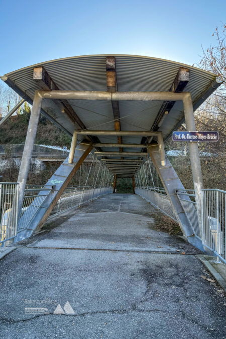 Wanderweg; Fußgängerbrücke über die Lieser. Foto: Thomas Piechl