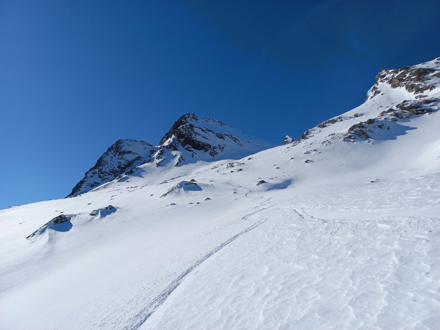 … und der Blick zurück, in der Mitte unser Gipfel. Foto: Manfred Hinteregger