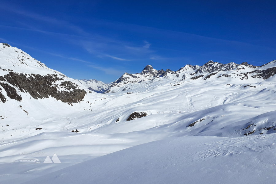 Am Weg zum Fluhspitz, in der Bildmitte gut getarnt die Heilbronner Hütte, darüber der Patteriol. Foto: Manfred Hinteregger