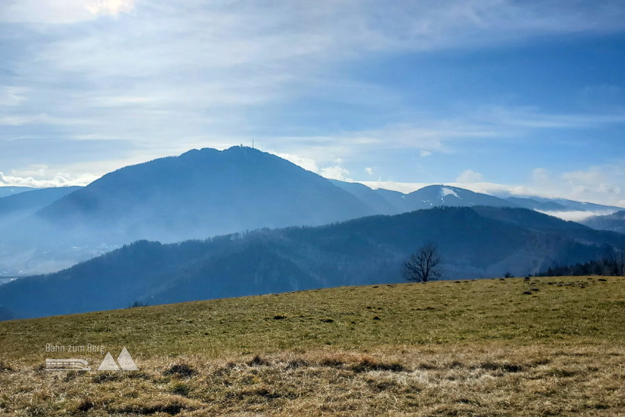 Blick Richtung Sonnwendstein und Semmering. Foto: Linda Prähauser