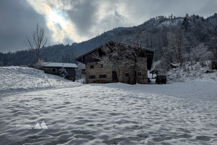 Haus am Wegrand; Foto: Bernhard Walle