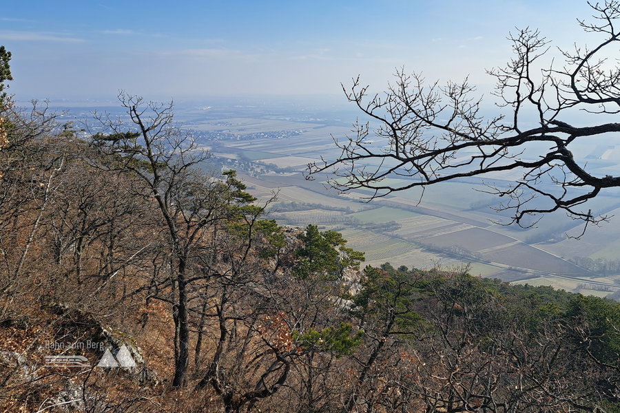 Blick vom Engelsberg ins Wiener Becken. Foto: Gerold Petritsch