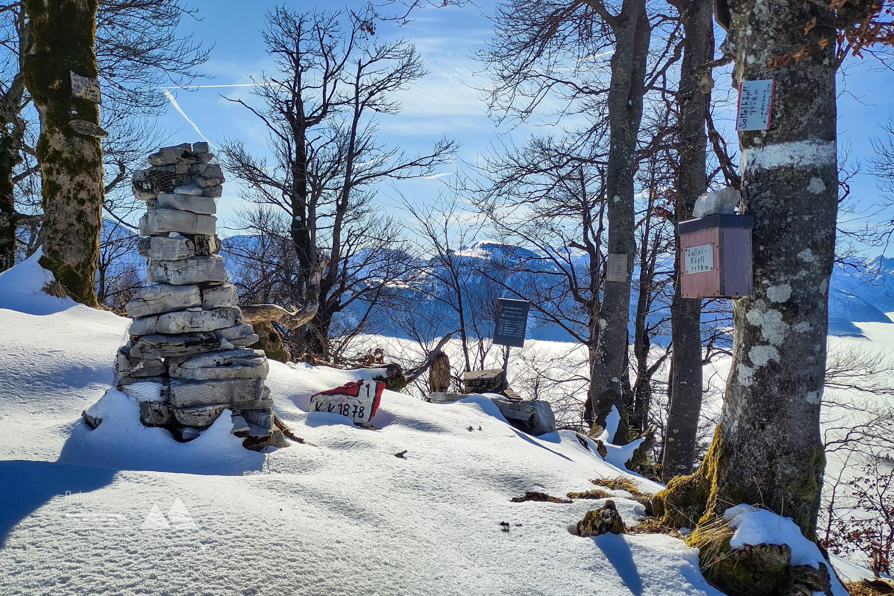 Gipfel – Stupa mit allerlei „Anbauten“. Foto: Karl Plohovich
