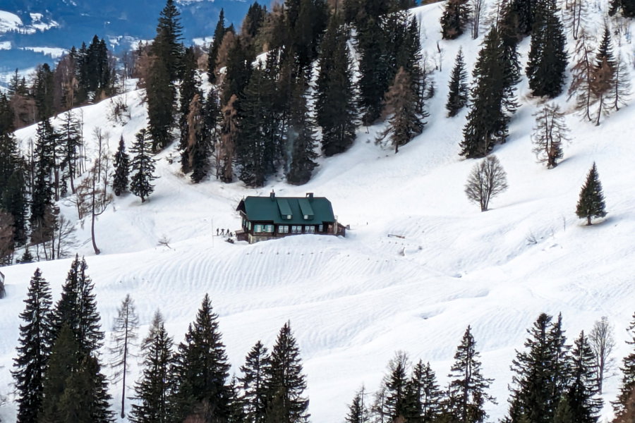 Die Grabneralm rückt in unser Blickfeld. Den Einkehrschwung heben wir uns für die Abfahrt auf. Foto: Anna, POW AT