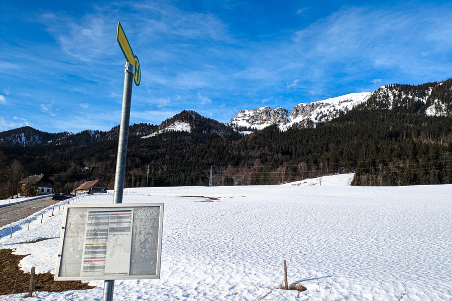 Die Haltestelle am Buchauer Sattel, wo die Tour zum Grabnerstein startet. Foto: Anna, POW AT