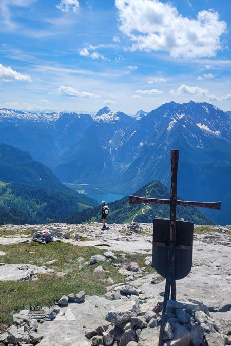 Abstieg mit Blick auf den Königsee. Foto: Julia Büchler