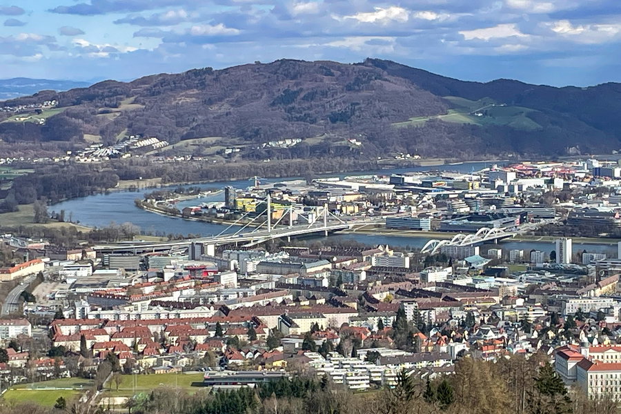 Blick vom Aussichtsplateau am Pöstlingberg auf Linz. Foto: Eva Maria Ginal