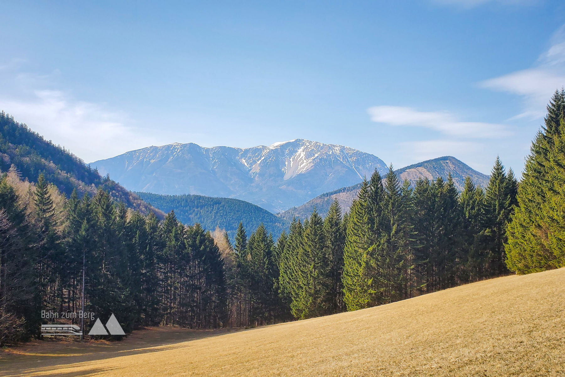 Eine vielfältige und kunterbunte Rundwanderung von Puchberg