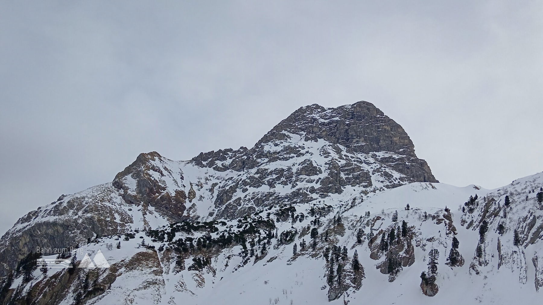Titelbild: Blick zum Widderstein aus dem Bärgunttal. Foto: Norman und Lisa