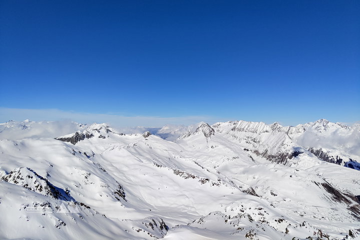 Gipfelpanorama. Fotos: Simon Widy