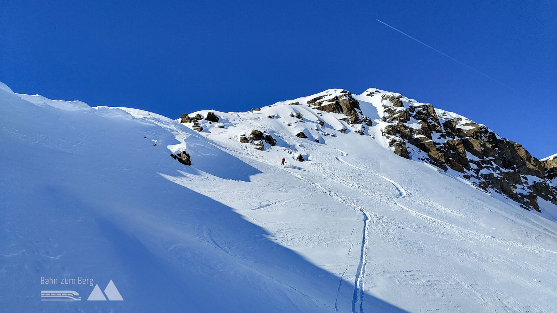 Abfahrt unter dem Gipfel. Foto: Simon Widy