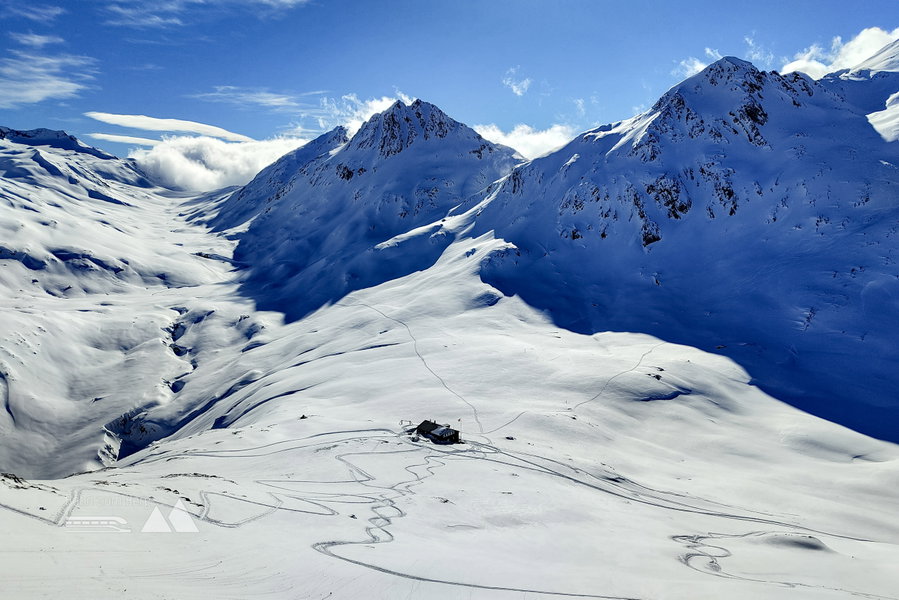 Blick auf die Maighelshütte. Foto: Simon Widy