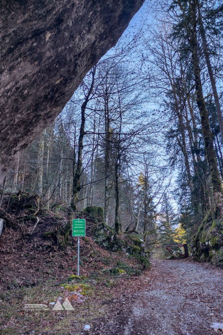 Satzstein; Hubertuskapelle. Fotos: Karl Plohovich