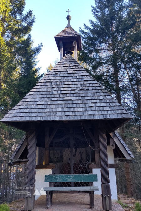 Satzstein; Hubertuskapelle. Fotos: Karl Plohovich