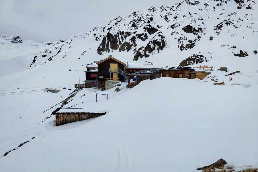 Die Vernagthütte wird derzeit (2025) umgebaut. Foto: Simon Widy